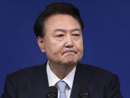 내란 혐의' 윤 대통령 구속…법원 "증거인멸 염려" 기사 이미지
