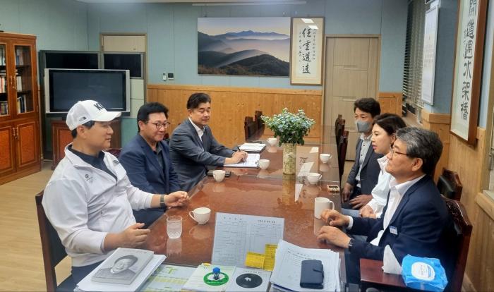 송진호 전남도체육회장, 김순호 구례군수, 성공적 도민체전을 위한 협의 기사 이미지