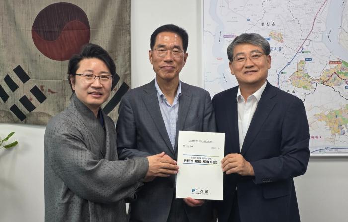 김순호군수, 국회 환경노동위원회 방문 "지리산 케이블카 승인 건의, 정책적 협조 요청"  기사 이미지