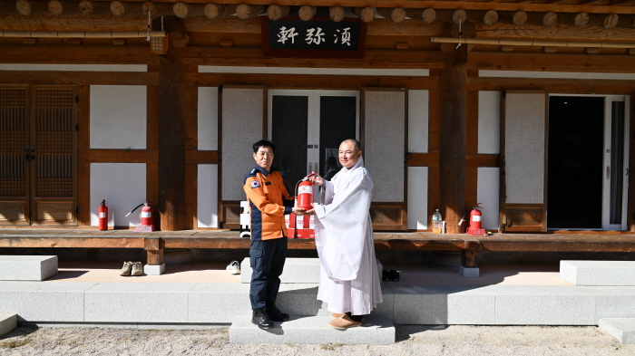 구례소방서장, 겨울철 대비 천은사 방문 화재예방 현장지도  기사 이미지